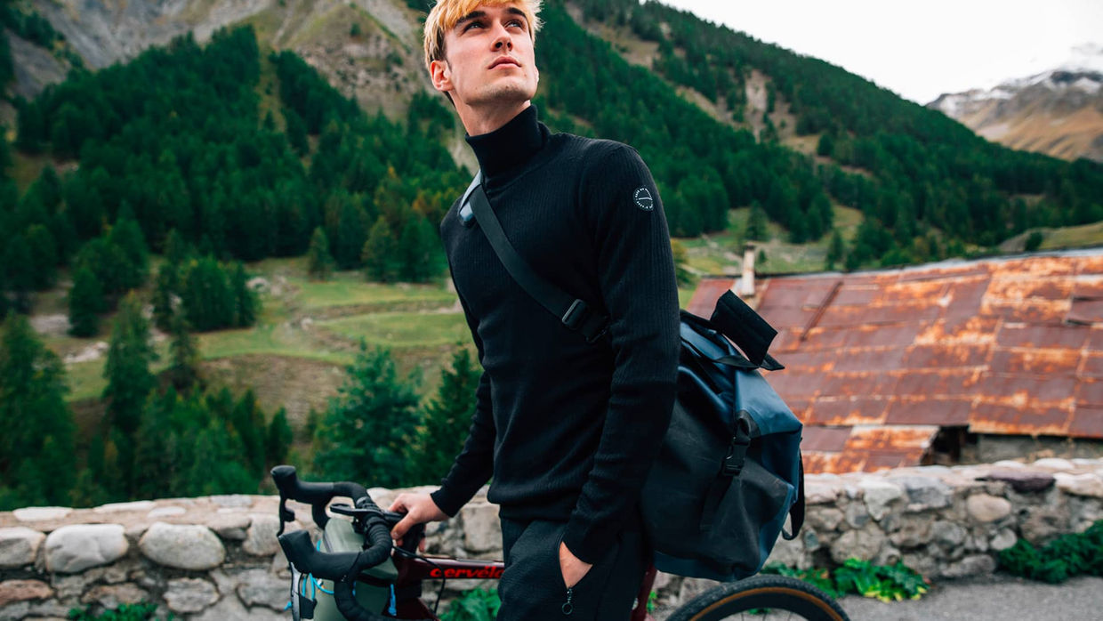 merino svetr rolak cerny cafe du cycliste